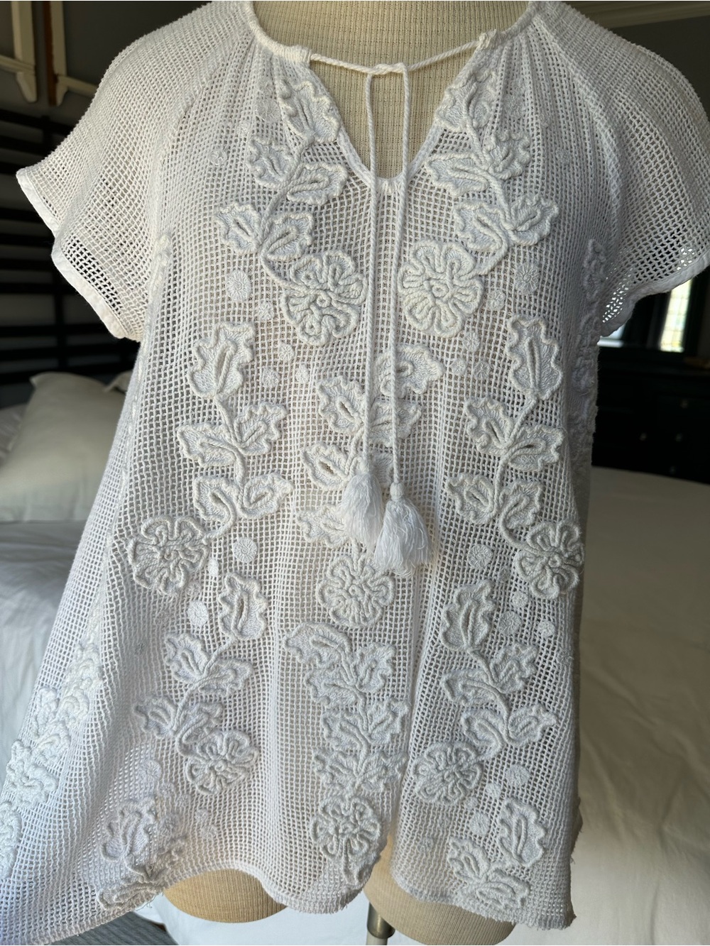 Anthropologie Akemi + Kin Embroidered Crochet Top with Tassel Tie, size medium - Picture 4 of 14